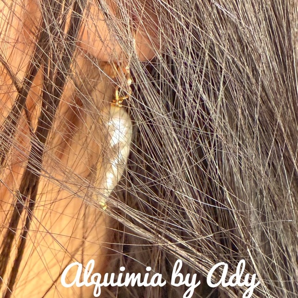 Big natural baroque pearl earrings - Picture 1 of 2